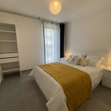 Climatise 4 Couchages Avec Terrasse Et Parking Securise A Antibes, Proche Port Et - Fr-1-252-180 Apartment
